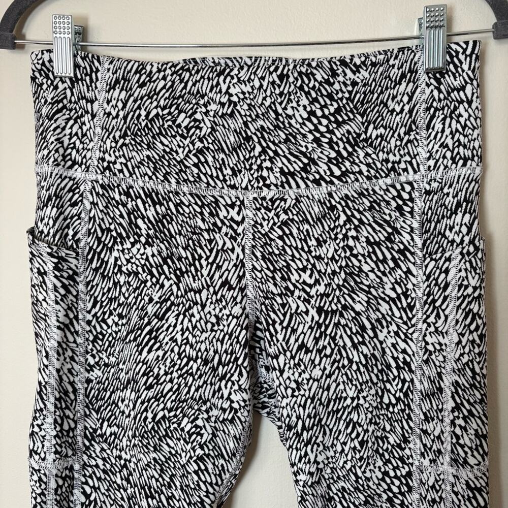 Athleta Ultimate Stash II Textured 7/8 Leggings SZ L Black White Activewear - Picture 3 of 10
